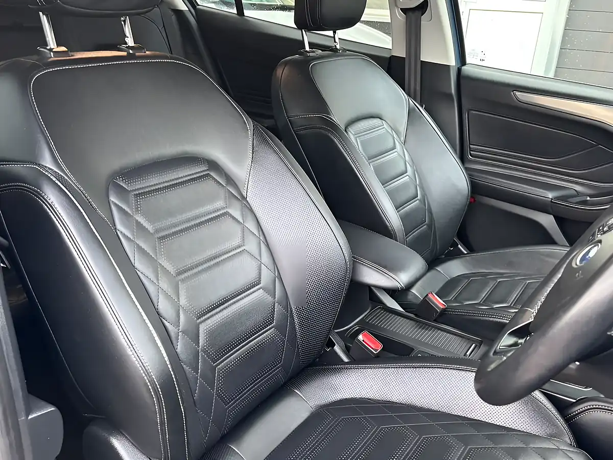 Used 2022 Ford Focus Titanium Vignale Blue - Interior and Exterior details 14