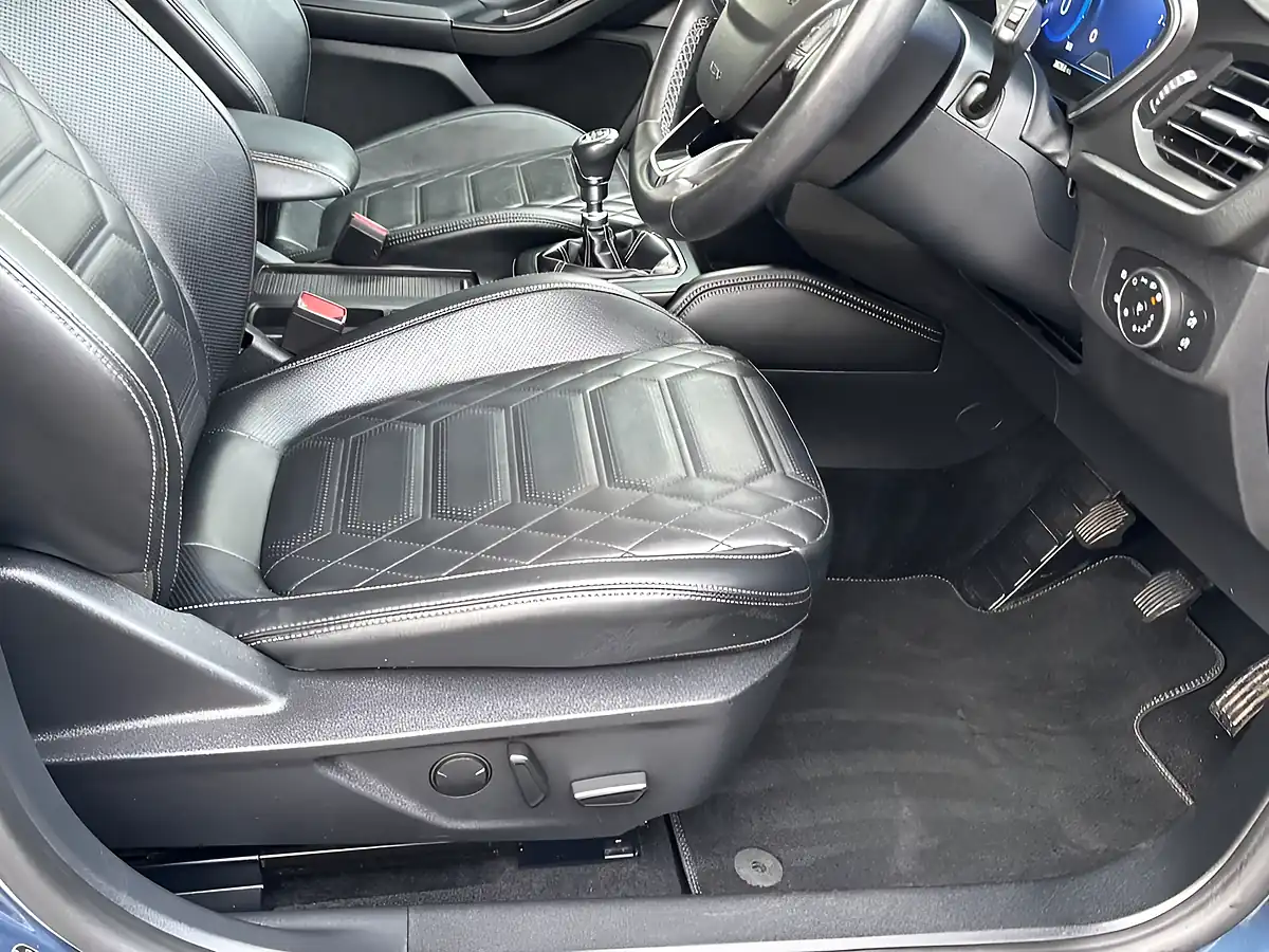 Used 2022 Ford Focus Titanium Vignale Blue - Interior and Exterior details 16