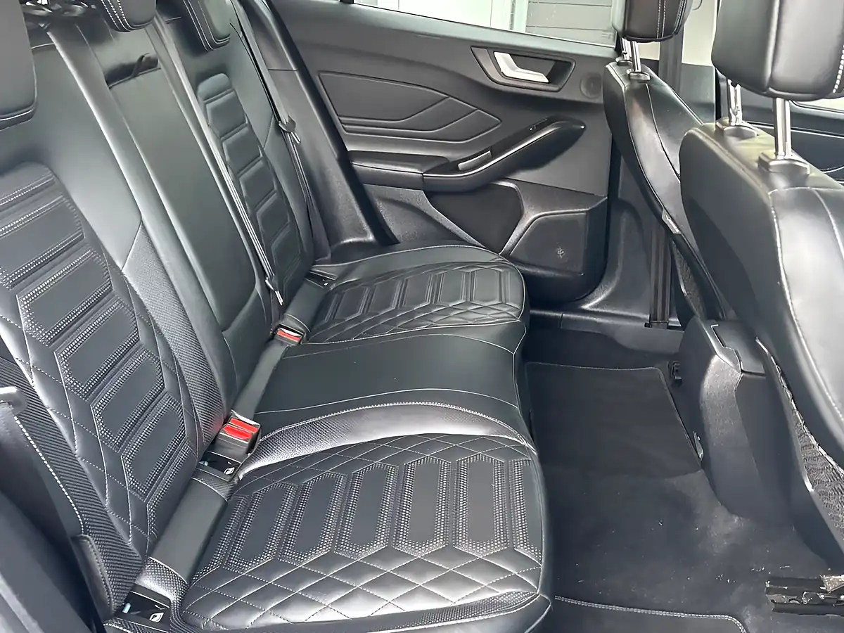 Used 2022 Ford Focus Titanium Vignale Blue - Interior and Exterior details 19