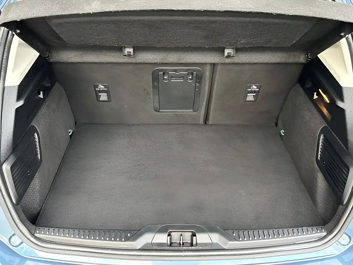 Used 2022 Ford Focus Titanium Vignale Blue - Interior and Exterior details 20