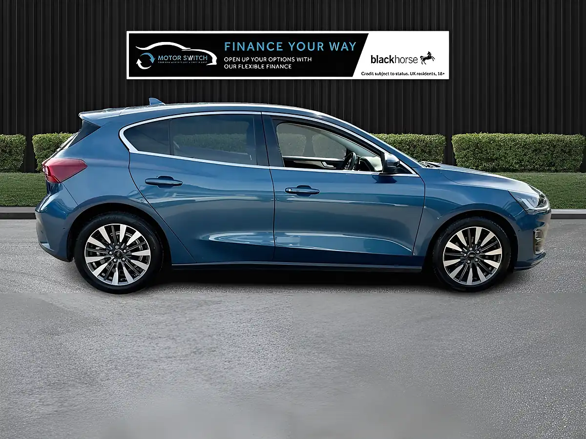 Used 2022 Ford Focus Titanium Vignale Blue - Interior and Exterior details 4