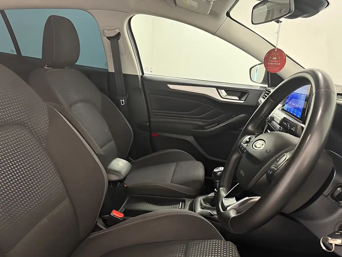 Used 2022 Ford Focus Zetec Silver - Interior and Exterior details 10