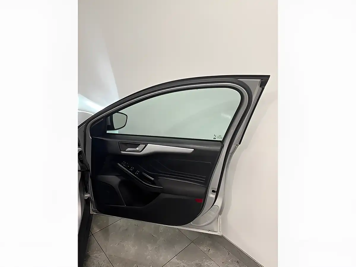 Used 2022 Ford Focus Zetec Silver - Interior and Exterior details 12