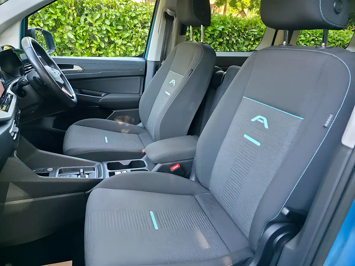 Used 2022 Ford Grand Tourneo Connect Active Boundless Blue - Interior and Exterior details 18