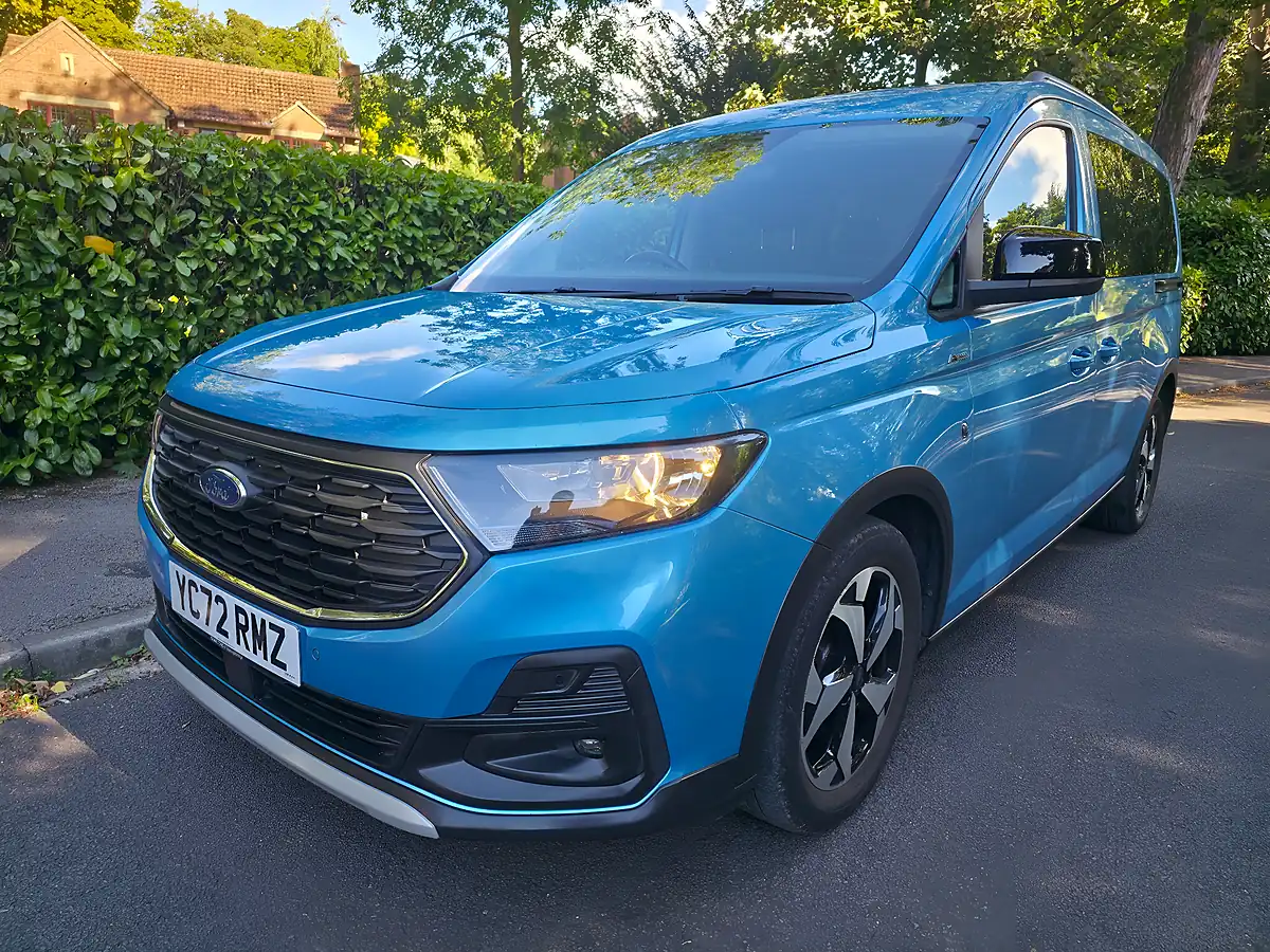 Used 2022 Ford Grand Tourneo Connect Active Boundless Blue - Interior and Exterior details 3