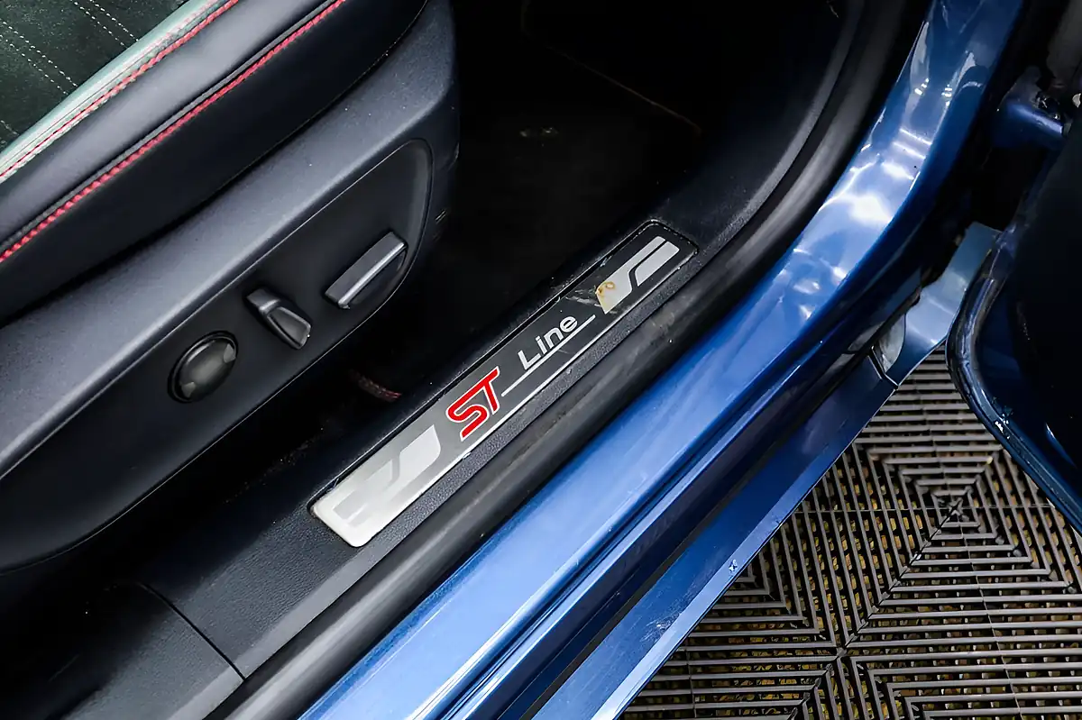 Used 2022 Ford Kuga ST-Line Edition Blue - Interior and Exterior details 15