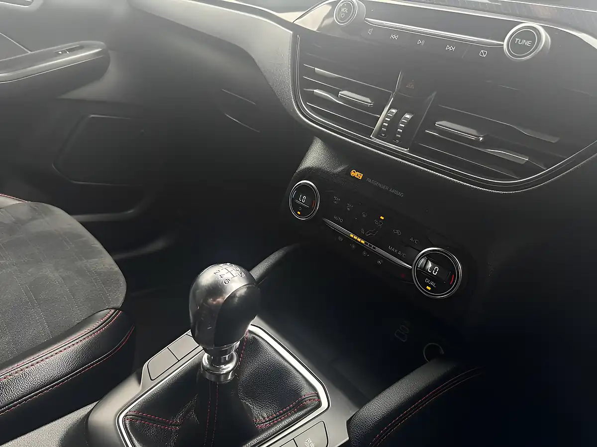 Used 2022 Ford Kuga ST-Line Silver - Interior and Exterior details 19