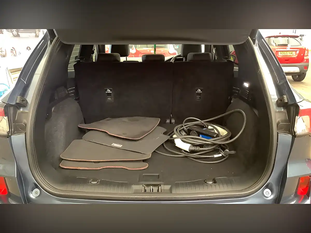 Used 2022 Ford Kuga ST-Line X Edition Blue - Interior and Exterior details 9