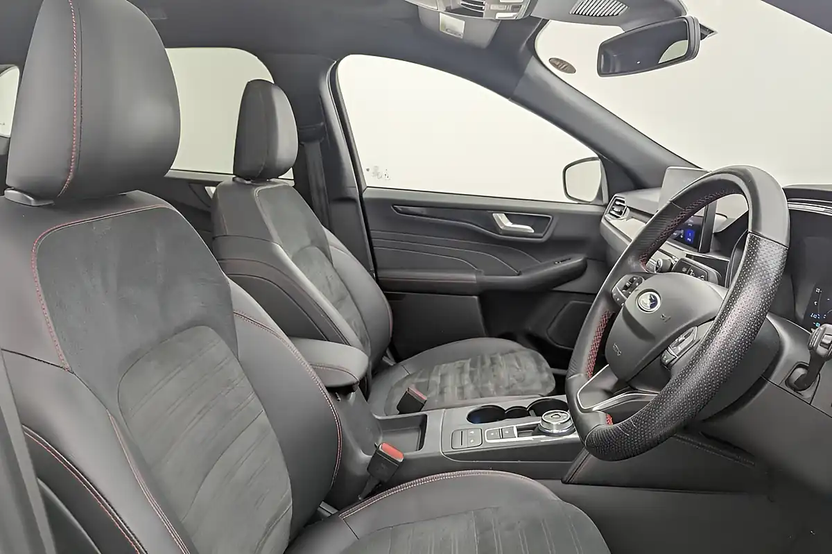 Used 2022 Ford Kuga ST-Line X Edition Frozen White - Interior and Exterior details 3