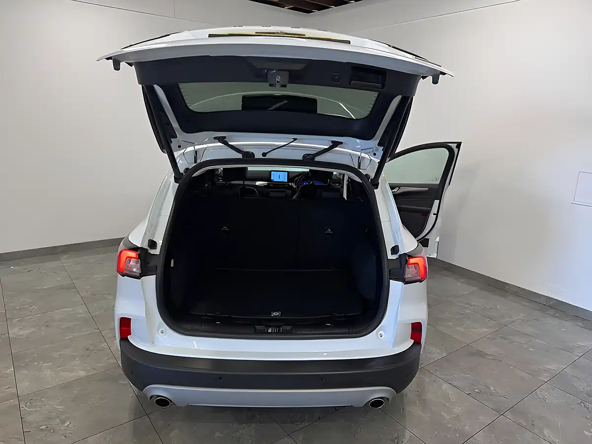 Used 2022 Ford Kuga Titanium White - Interior and Exterior details 13