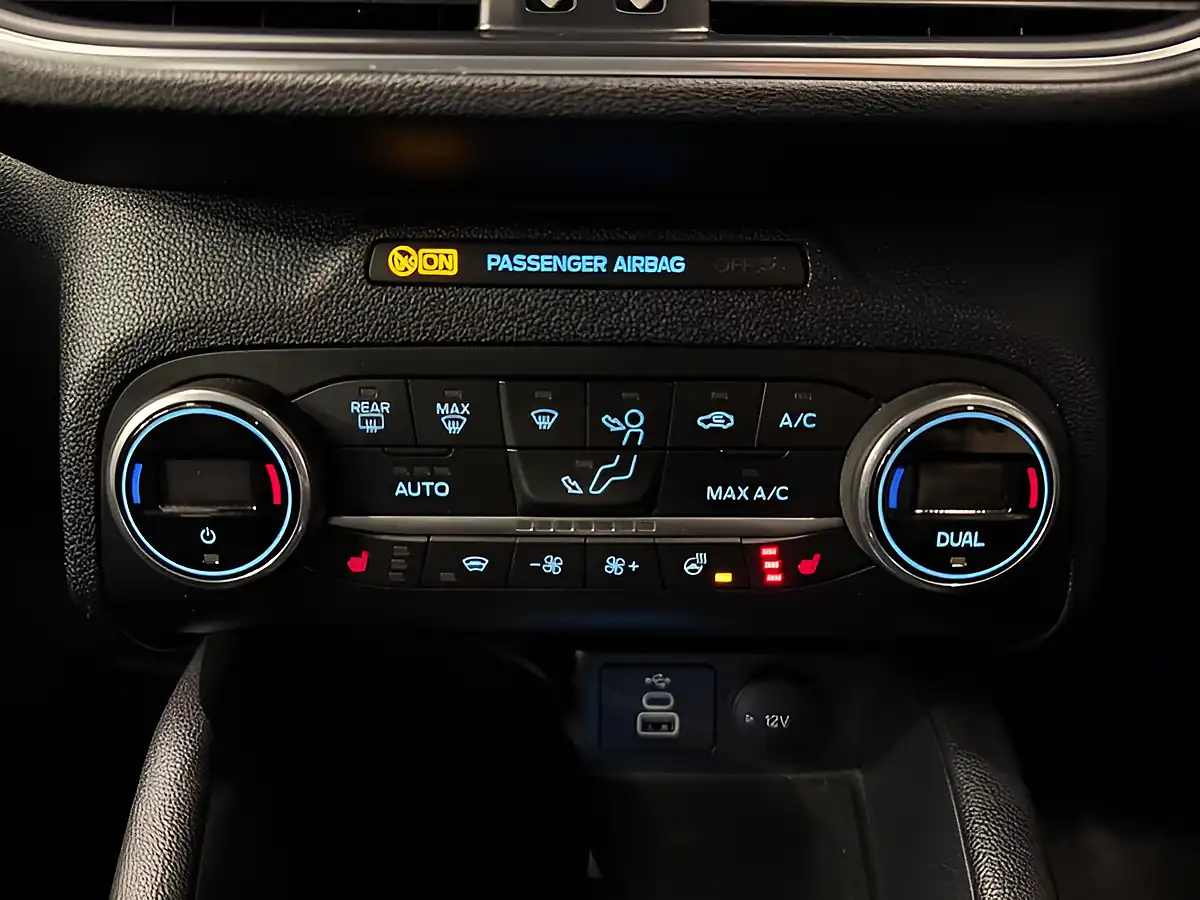 Used 2022 Ford Kuga Titanium White - Interior and Exterior details 14