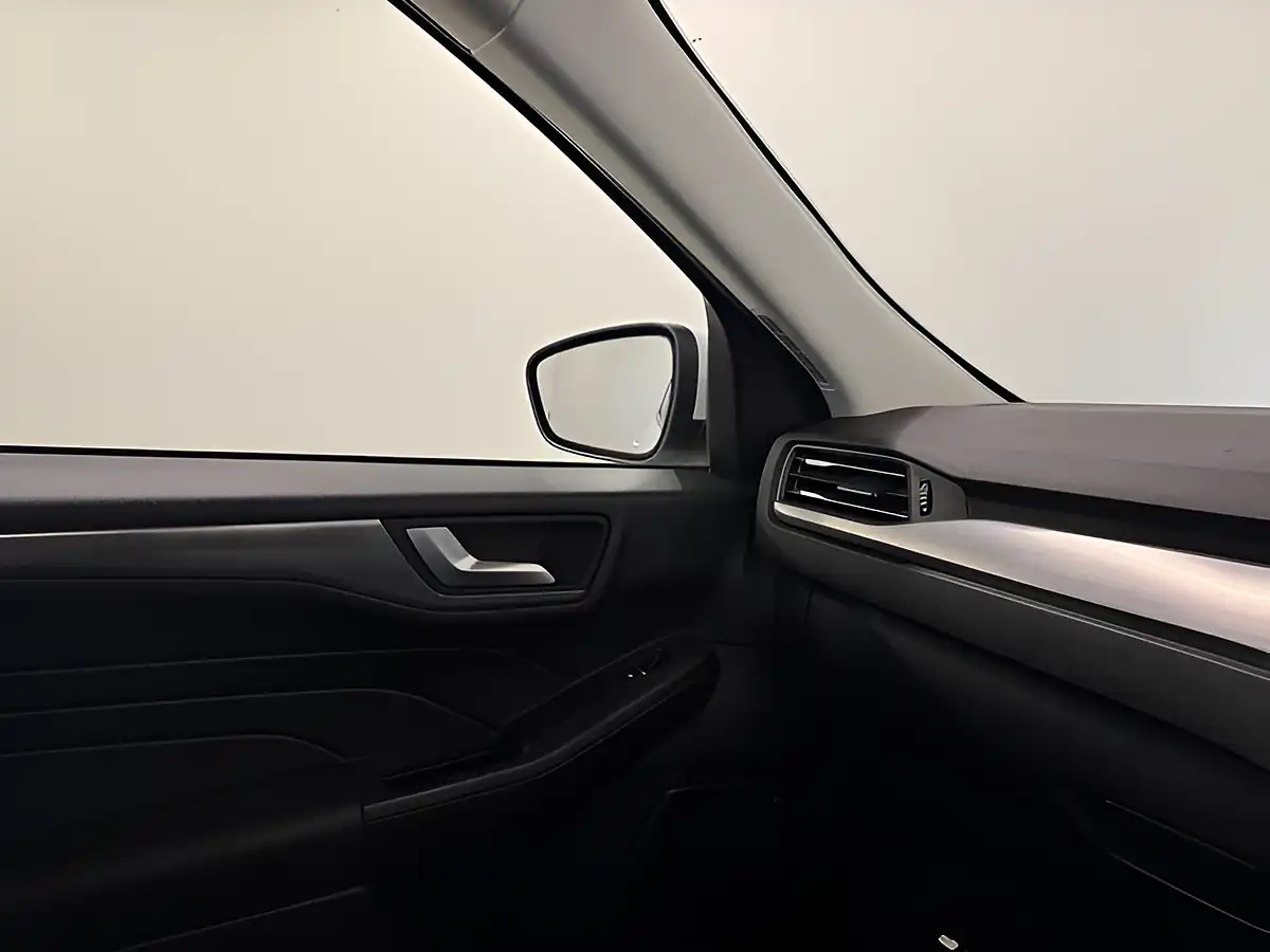 Used 2022 Ford Kuga Titanium White - Interior and Exterior details 17
