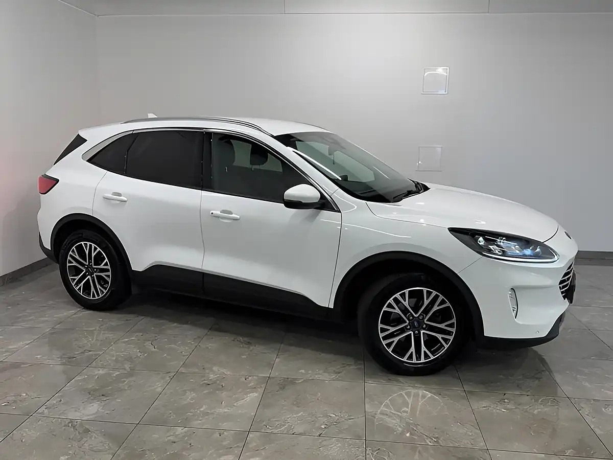 Used 2022 Ford Kuga Titanium White - Interior and Exterior details 2
