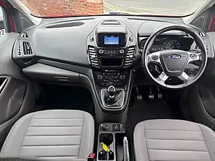 Used 2022 Ford Tourneo Connect Titanium Red - Interior and Exterior details 10