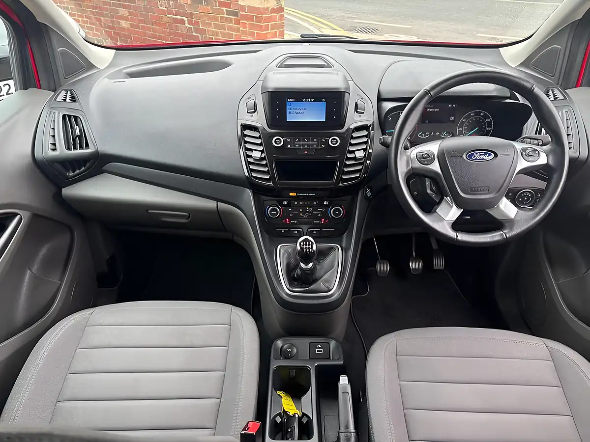 Used 2022 Ford Tourneo Connect Titanium Red - Interior and Exterior details 10