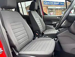 Used 2022 Ford Tourneo Connect Titanium Red - Interior and Exterior details 11