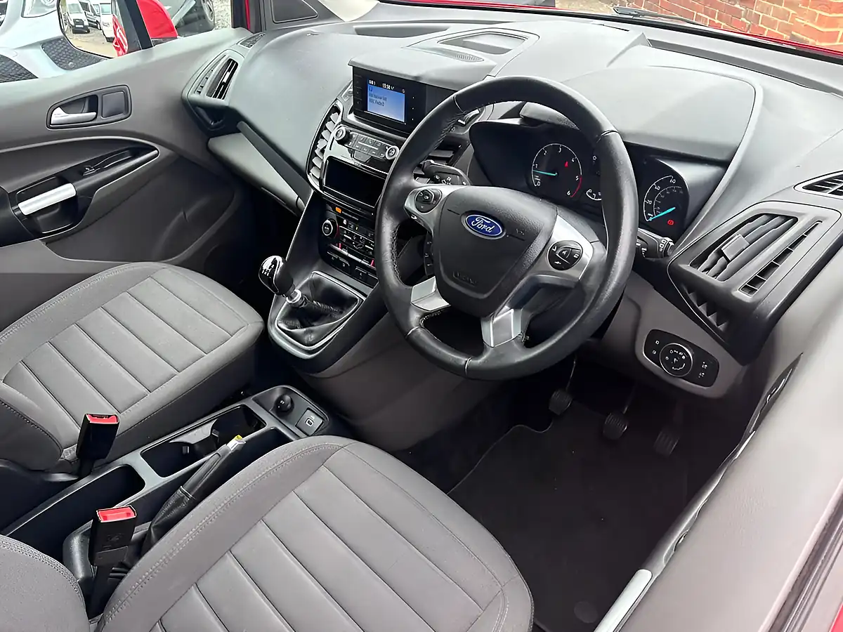 Used 2022 Ford Tourneo Connect Titanium Red - Interior and Exterior details 12