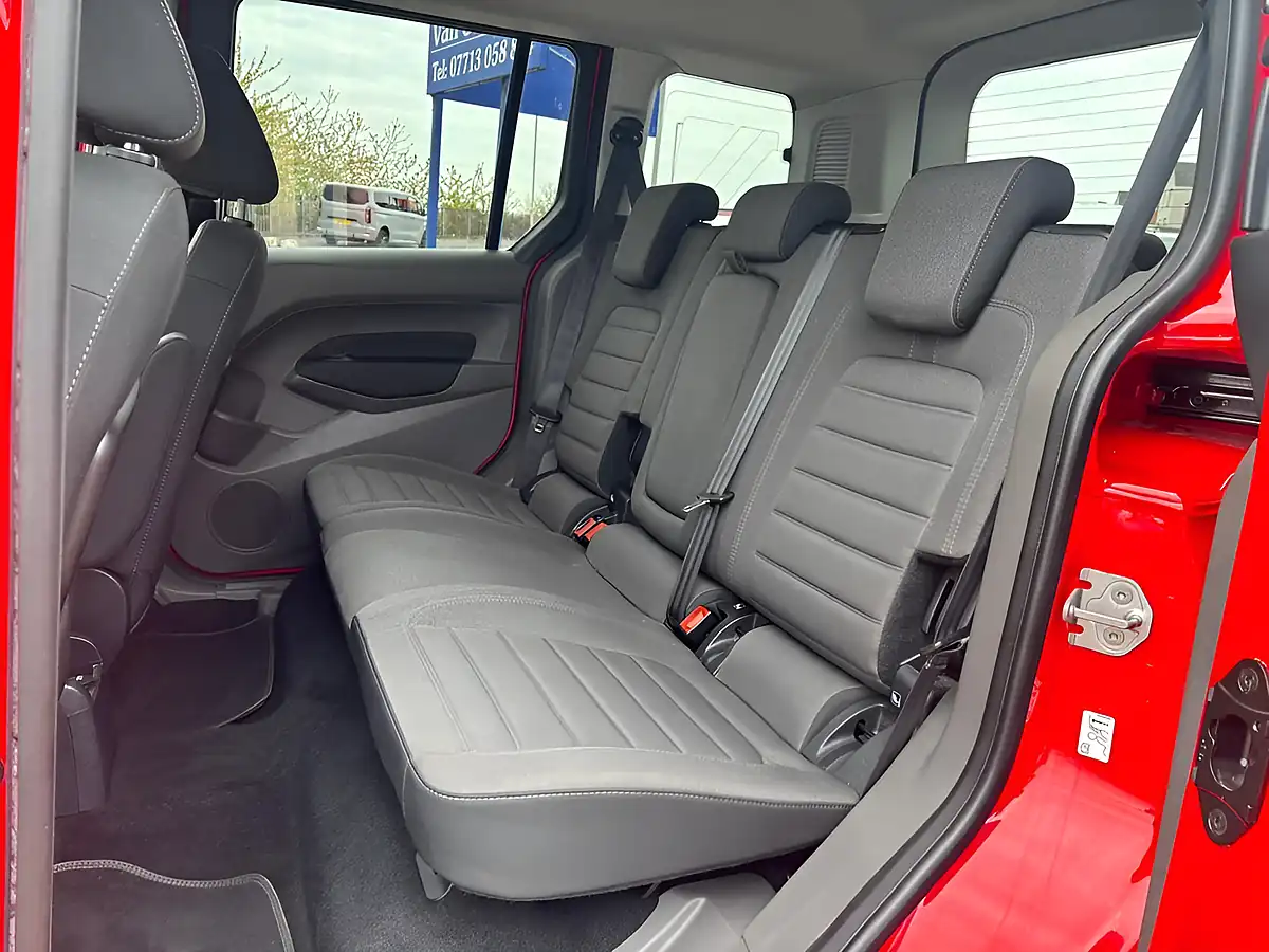 Used 2022 Ford Tourneo Connect Titanium Red - Interior and Exterior details 13