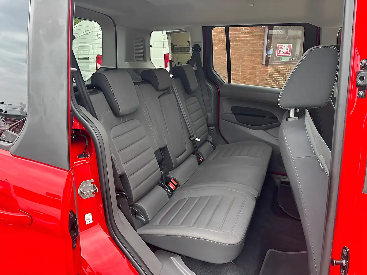 Used 2022 Ford Tourneo Connect Titanium Red - Interior and Exterior details 15