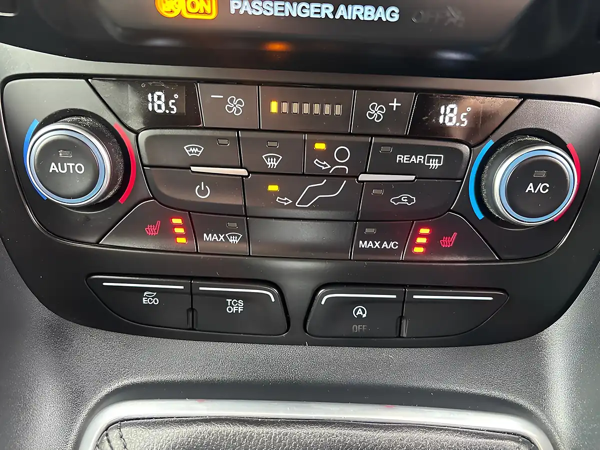 Used 2022 Ford Tourneo Connect Titanium Red - Interior and Exterior details 18