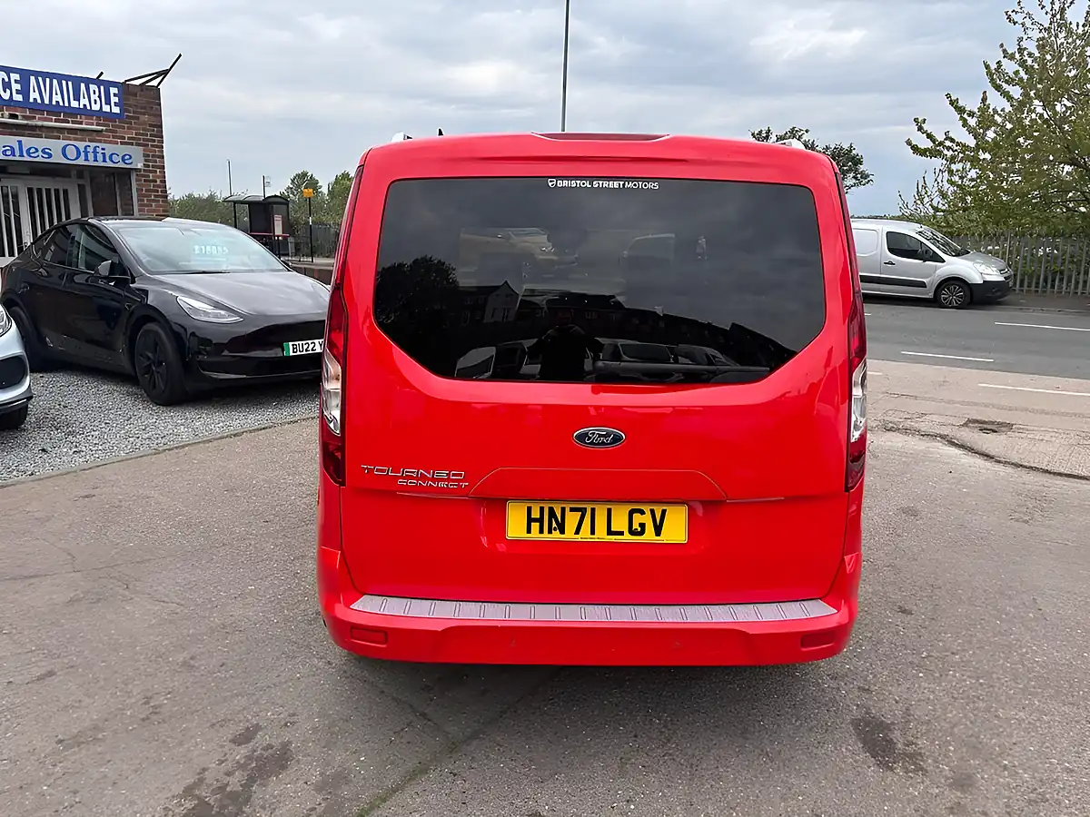 Used 2022 Ford Tourneo Connect Titanium Red - Interior and Exterior details 5