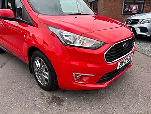 Used 2022 Ford Tourneo Connect Titanium Red - Interior and Exterior details 6