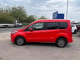 Used 2022 Ford Tourneo Connect Titanium Red - Interior and Exterior details 8