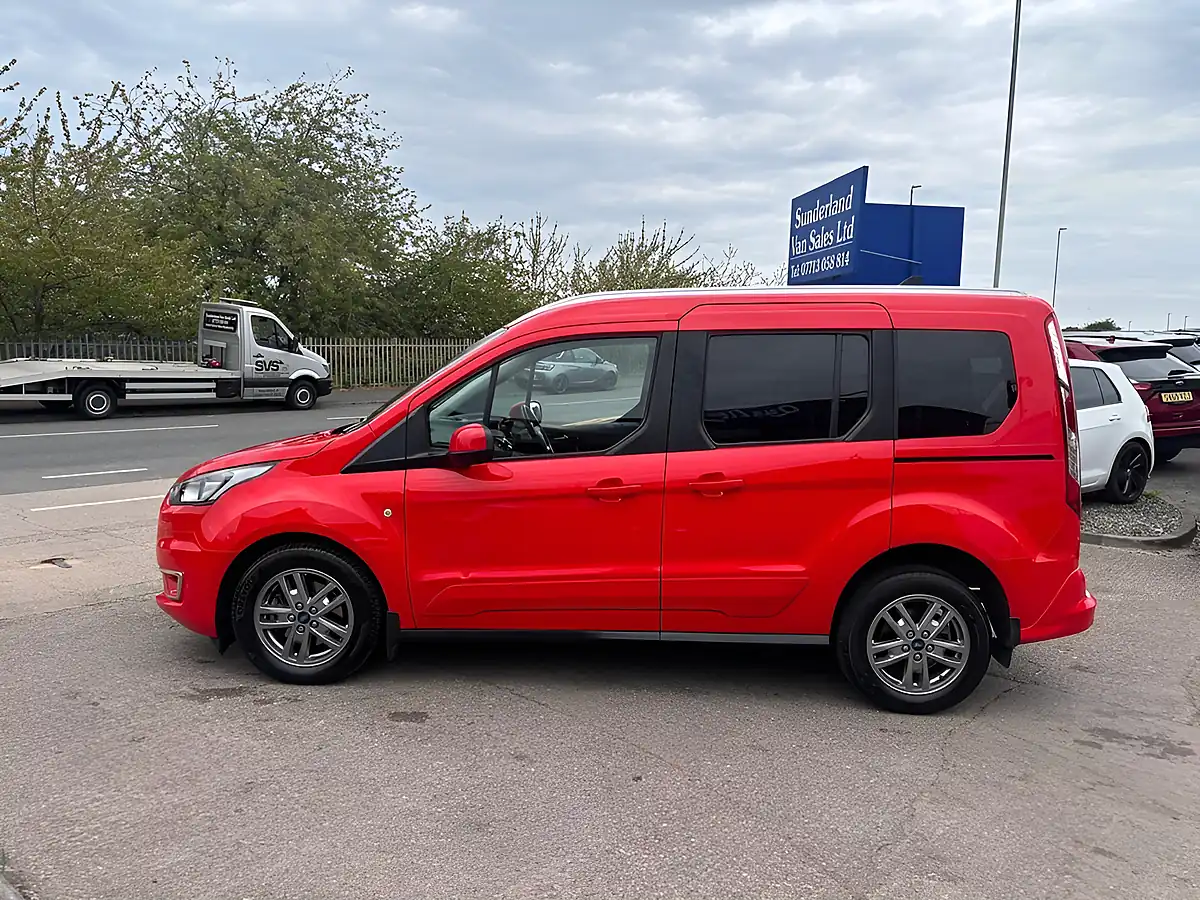 Used 2022 Ford Tourneo Connect Titanium Red - Interior and Exterior details 8