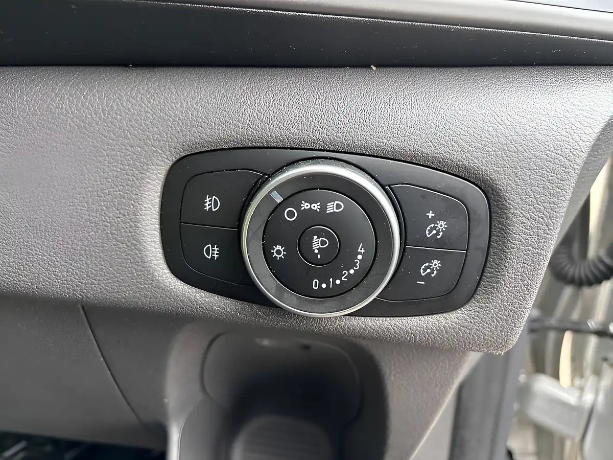 Used 2022 Ford Tourneo Custom Leader Shuttle Silver - Interior and Exterior details 11