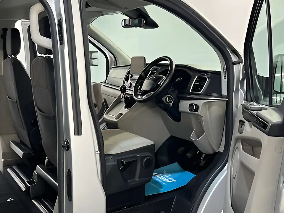 Used 2022 Ford Tourneo Custom Titanium Moondust Silver - Interior and Exterior details 11