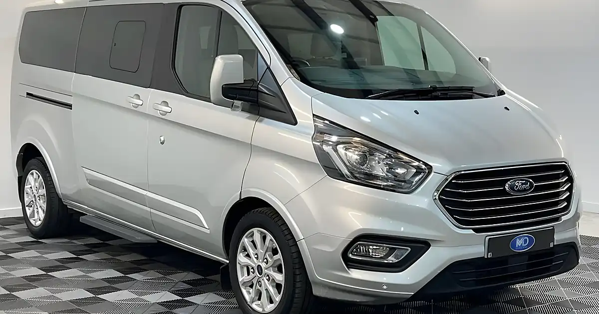 Used 2022 Ford Tourneo Custom Titanium Moondust Silver - Front View