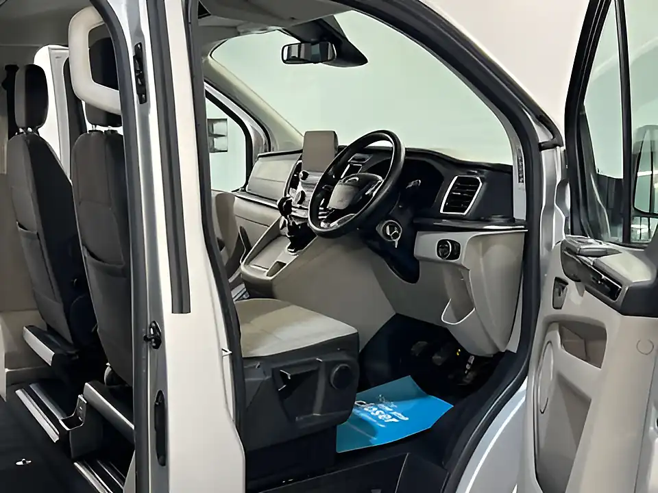 Used 2022 Ford Tourneo Custom Titanium Moondust Silver - Interior and Exterior details 11
