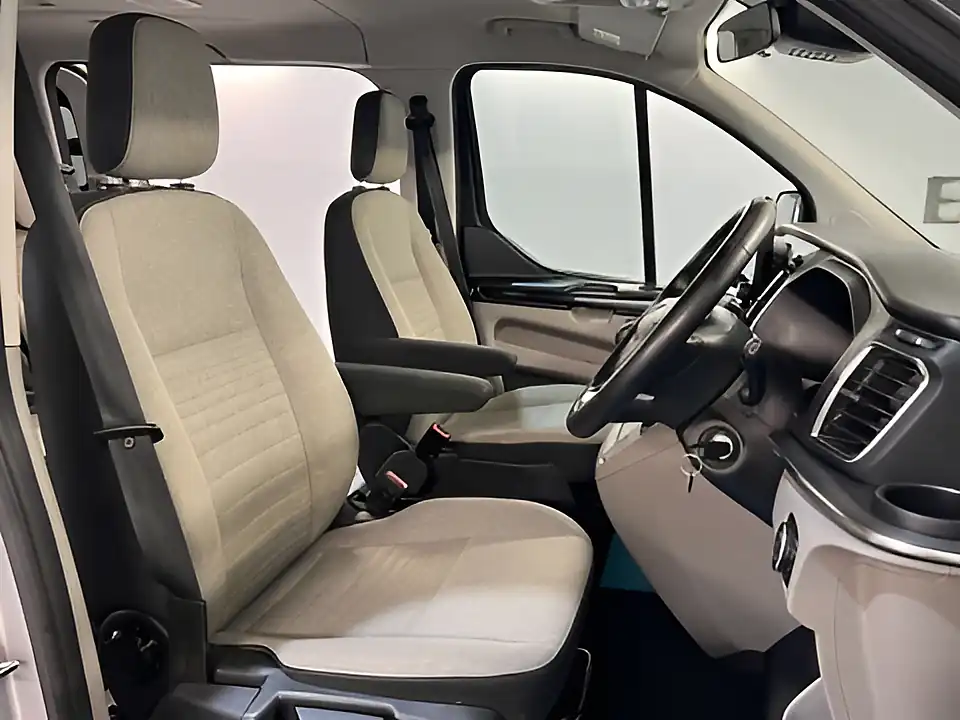 Used 2022 Ford Tourneo Custom Titanium Moondust Silver - Interior and Exterior details 14
