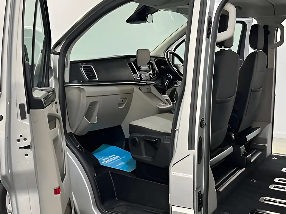 Used 2022 Ford Tourneo Custom Titanium Moondust Silver - Interior and Exterior details 16