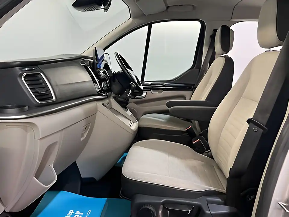 Used 2022 Ford Tourneo Custom Titanium Moondust Silver - Interior and Exterior details 18