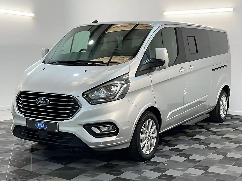 Used 2022 Ford Tourneo Custom Titanium Moondust Silver - Interior and Exterior details 8