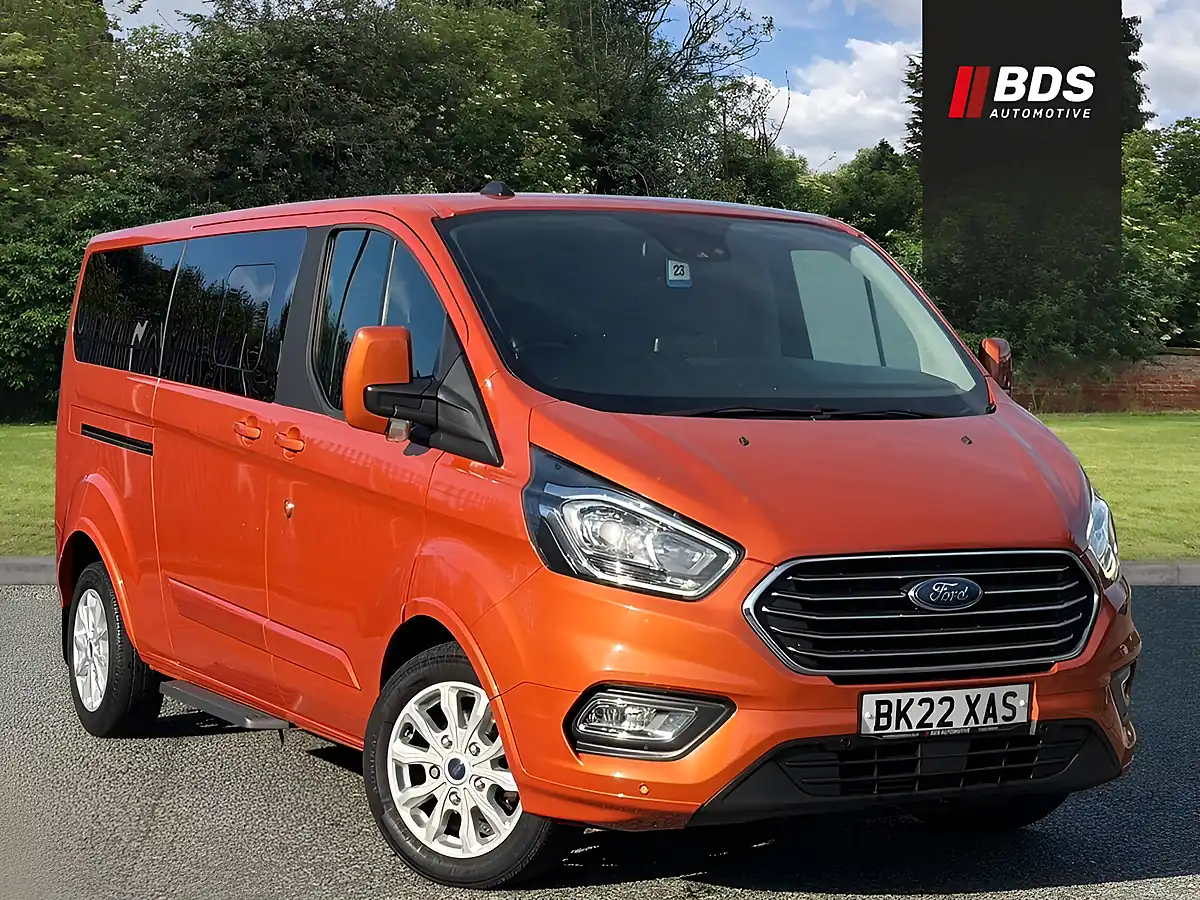 Used 2022 Ford Tourneo Custom Titanium Orange - Interior and Exterior details 15