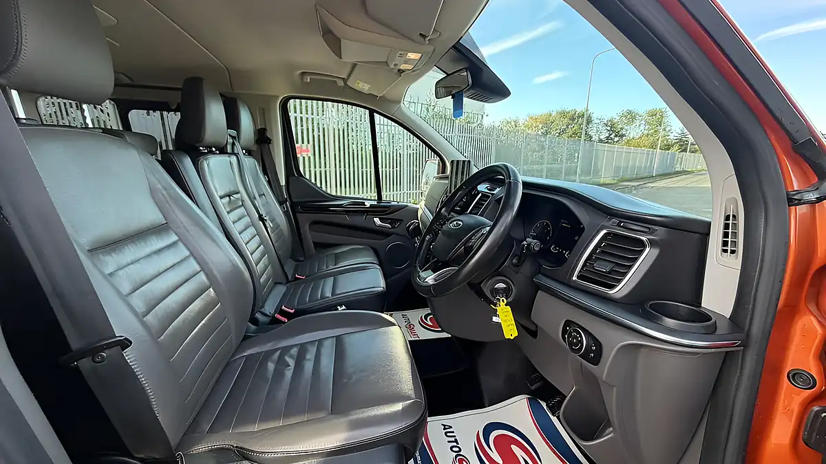 Used 2022 Ford Tourneo Custom Titanium Orange - Interior and Exterior details 16