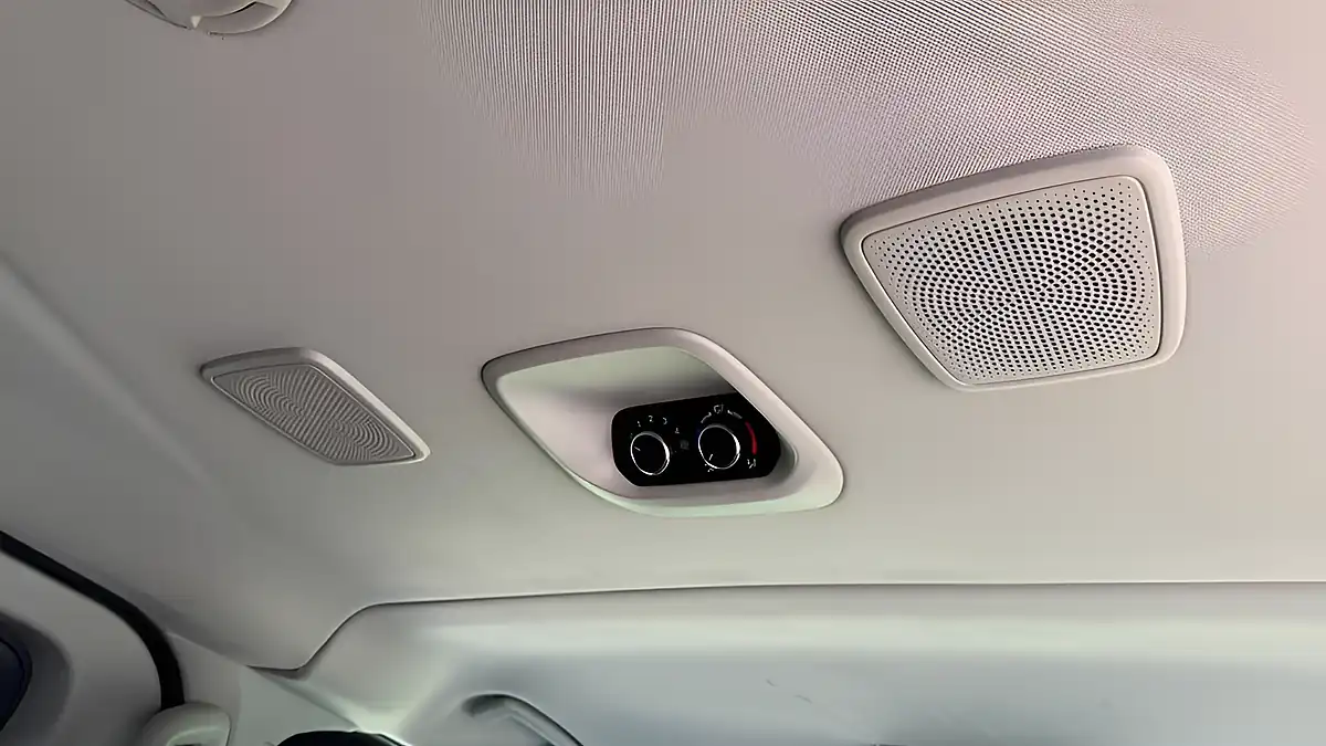 Used 2022 Ford Tourneo Custom Titanium Orange - Interior and Exterior details 17