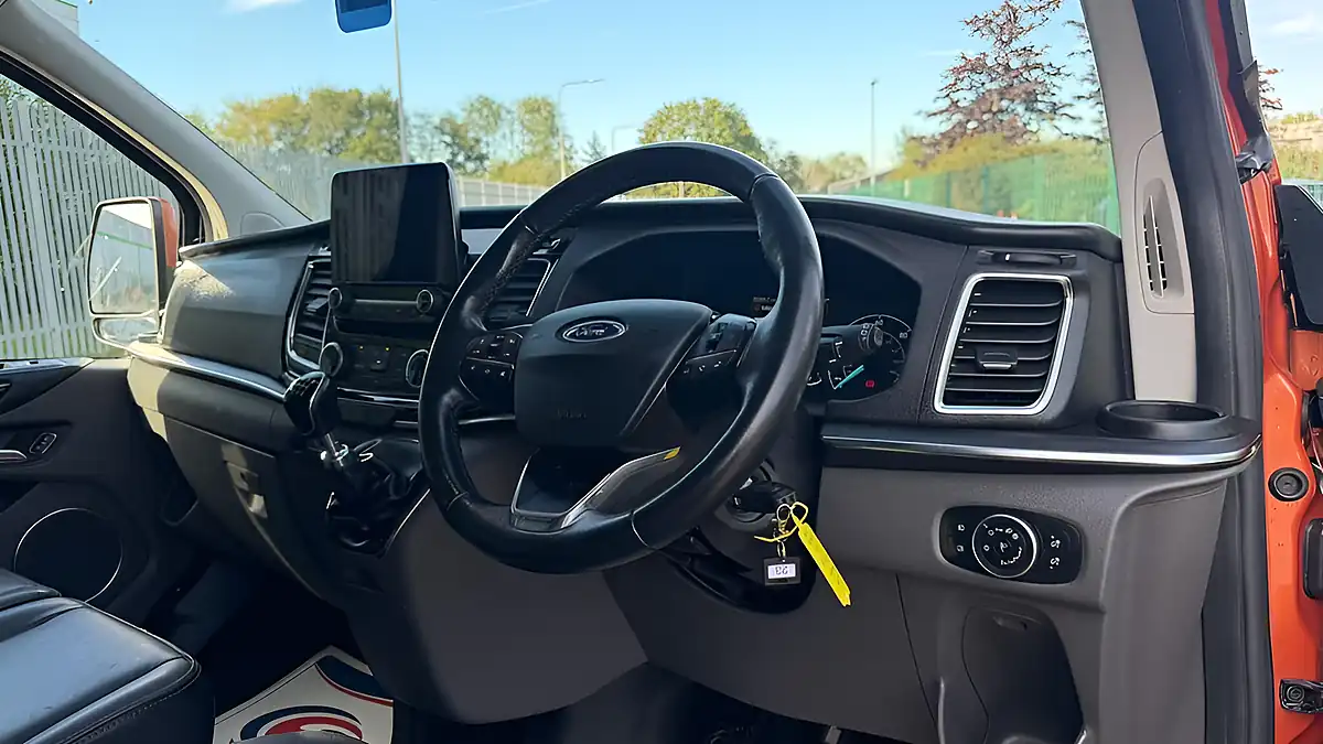 Used 2022 Ford Tourneo Custom Titanium Orange - Interior and Exterior details 18