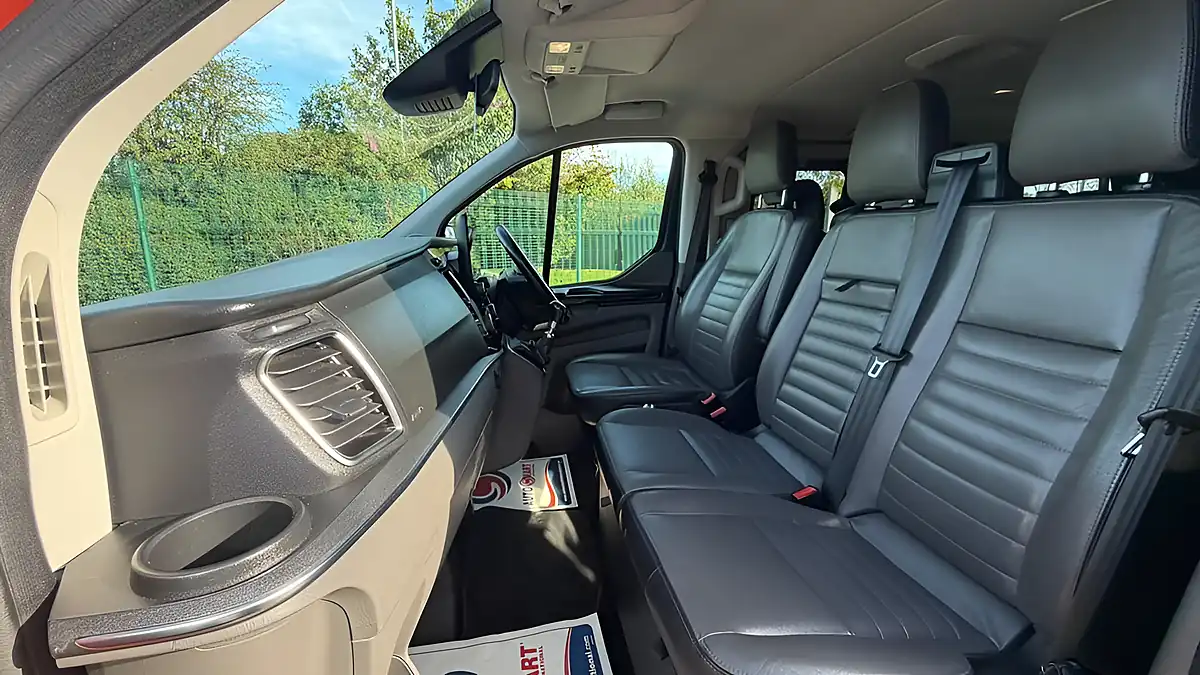 Used 2022 Ford Tourneo Custom Titanium Orange - Interior and Exterior details 20