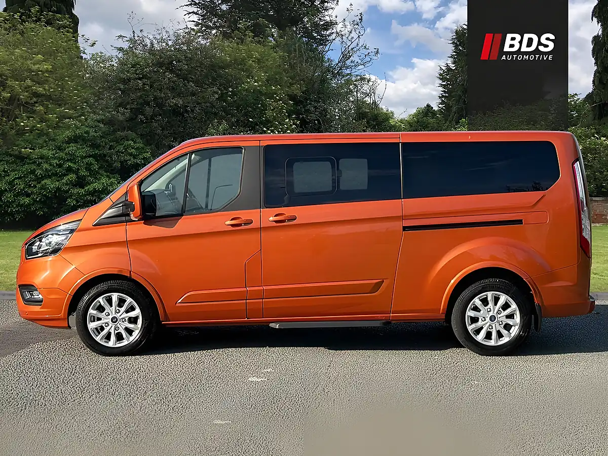Used 2022 Ford Tourneo Custom Titanium Orange - Interior and Exterior details 4