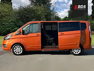 Used 2022 Ford Tourneo Custom Titanium Orange - Interior and Exterior details 5