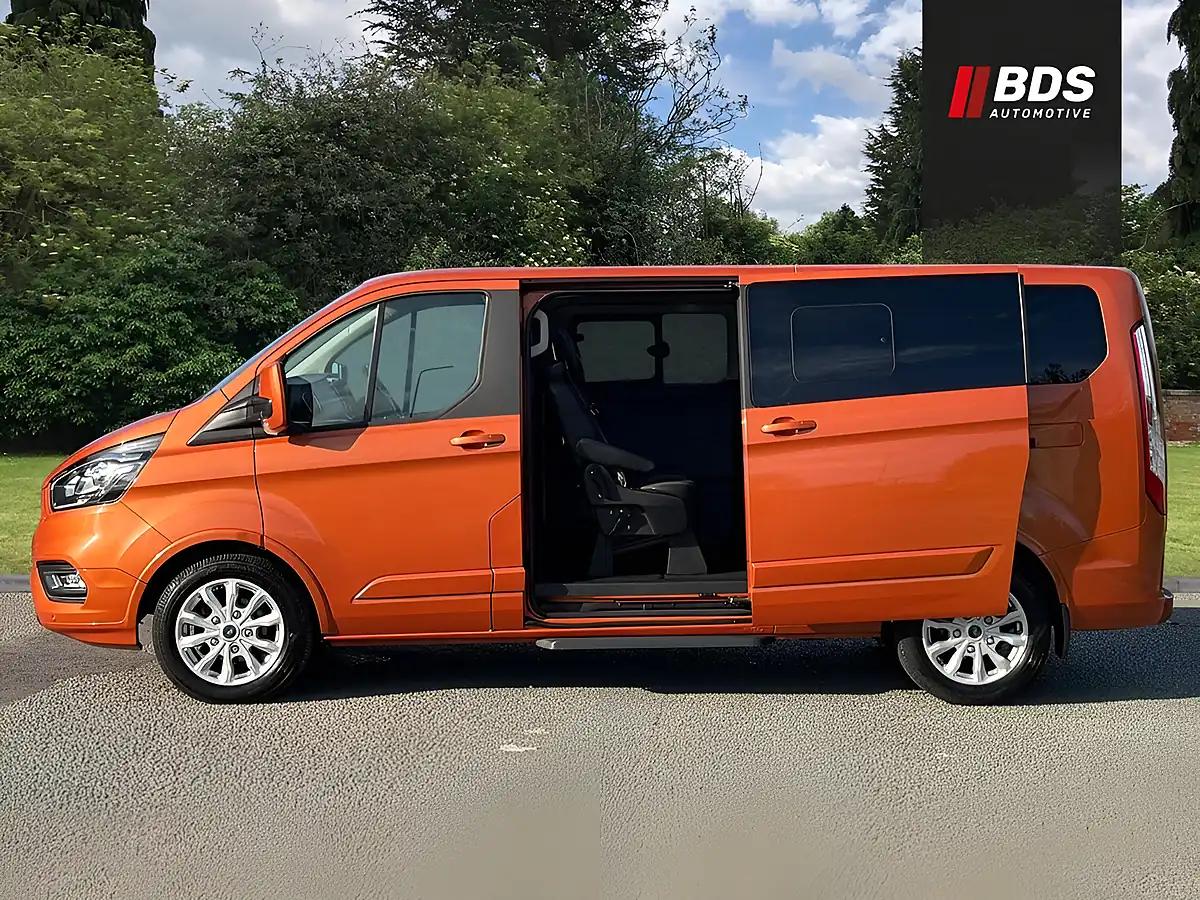 Used 2022 Ford Tourneo Custom Titanium Orange - Interior and Exterior details 5