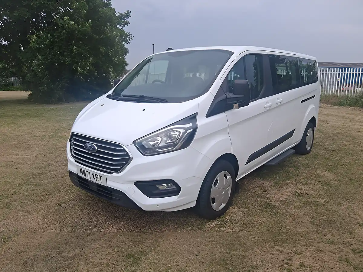 Used 2022 Ford Tourneo Custom White - Front View
