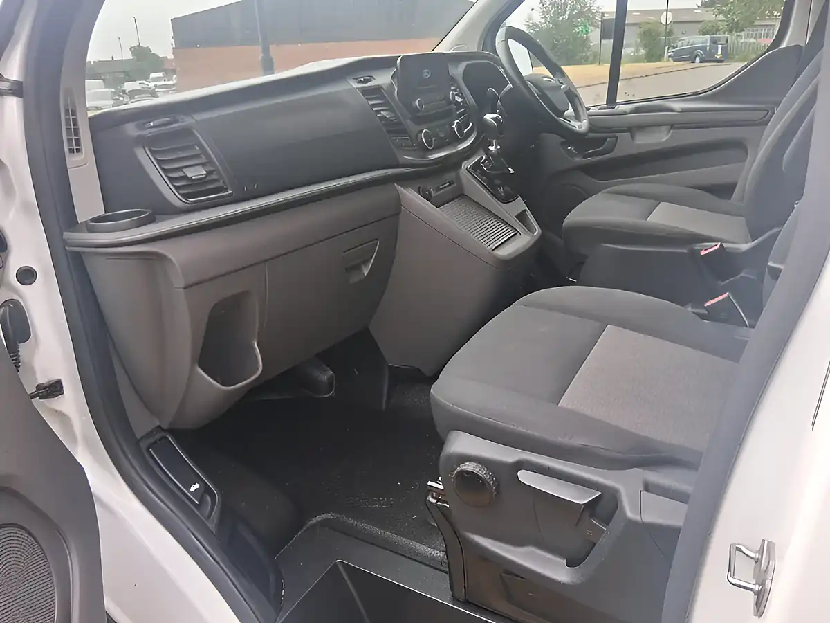 Used 2022 Ford Tourneo Custom White - Interior and Exterior details 15