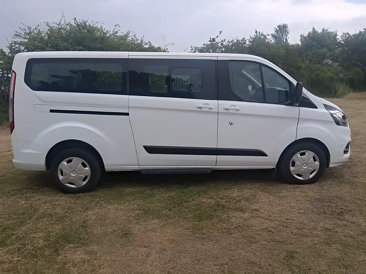 Used 2022 Ford Tourneo Custom White - Interior and Exterior details 6