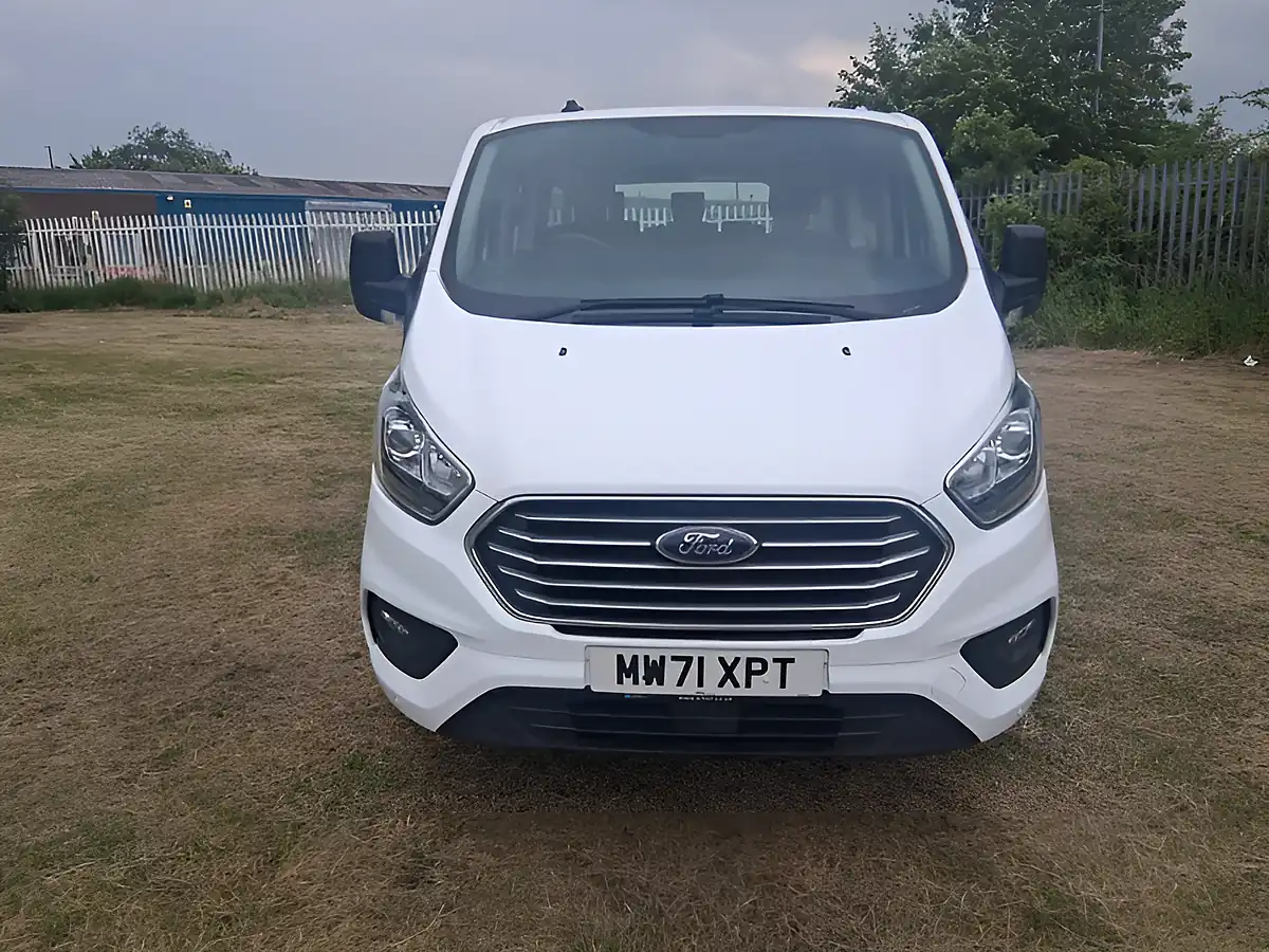 Used 2022 Ford Tourneo Custom White - Interior and Exterior details 8