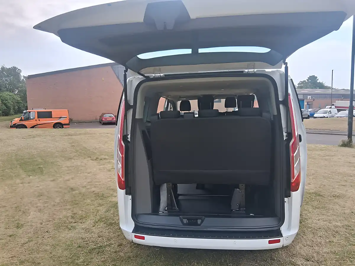 Used 2022 Ford Tourneo Custom White - Interior and Exterior details 9