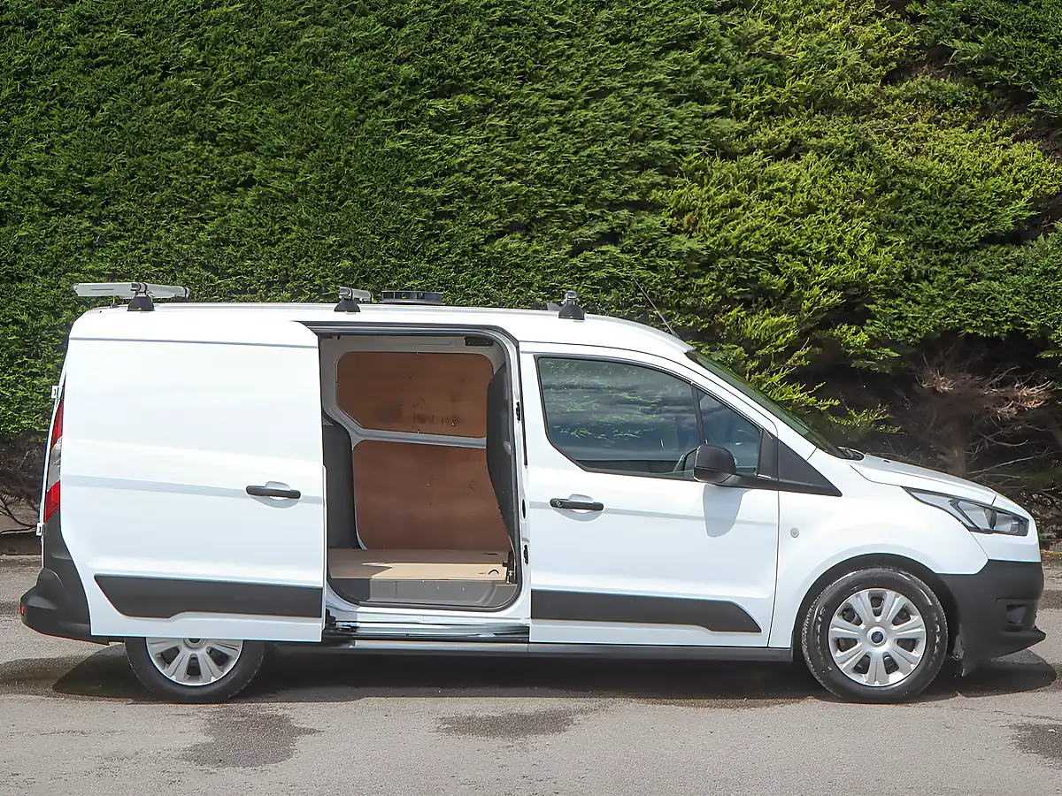 Used 2022 Ford Transit Connect 230 Ecoblue Leader Frozen White - Interior and Exterior details 6
